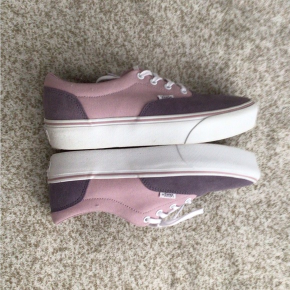 Vans for women - Picture 2 of 2